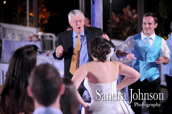 Best Lakeside wedding at Paradise Cove in Orlando, Florida - Wedding photographer - Sandra Johnson (SJFoto.com)
